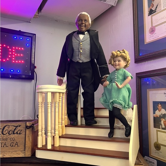 Danbury Mint Other - Danbury Mint Black and Green Theater Ensemble